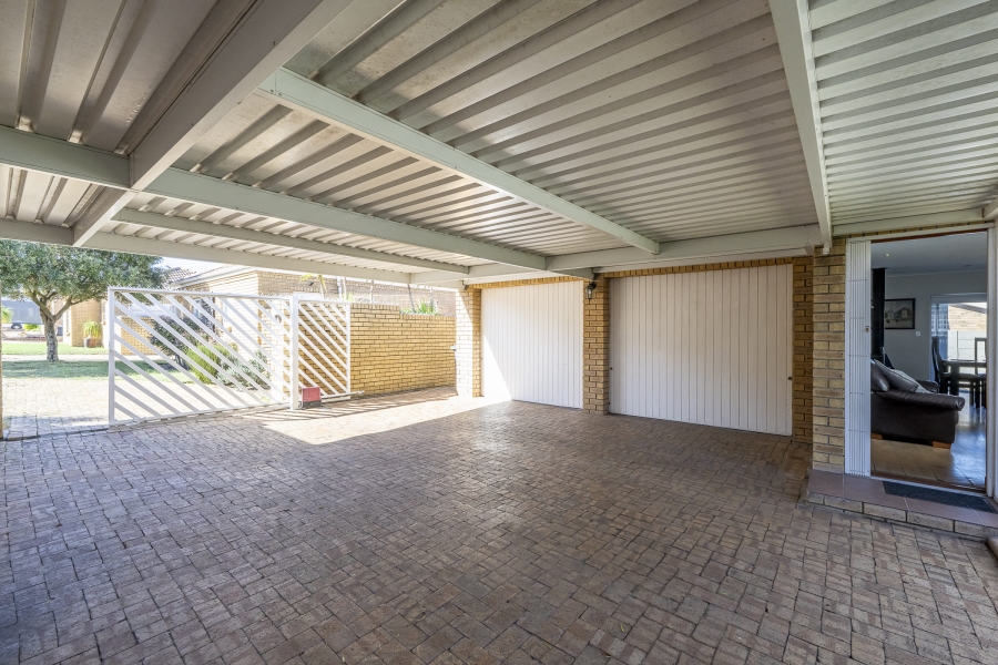 3 Bedroom Property for Sale in Protea Heights Western Cape